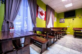 Хостелы Pallet Hostel Киев Кровать в общем 8-местном номере для мужчин и женщин-3