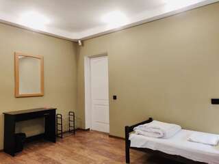 Хостелы Pallet Hostel Киев Двухместный номер с 2 отдельными кроватями-3